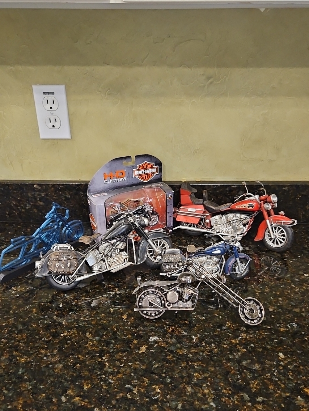 Harley-Davidson Metal Motorcycle Collectible Set